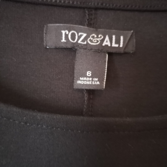 ROZ & ALI black grommet sheath dress. Size 6 - Picture 6 of 7